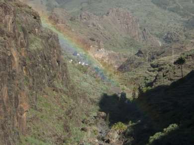 Baranco de Benchijigua mit Regenbogen hinter Lo del Gato