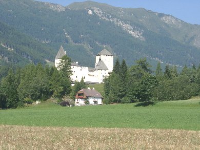 Mauterndorf: Blick zur Burg