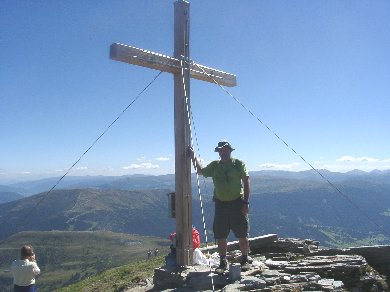 Katschberg/ Kareck (2481m): Christian am Gipfelkreuz