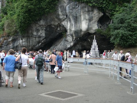 Lourdes: Die Pilgergrotte du Loup